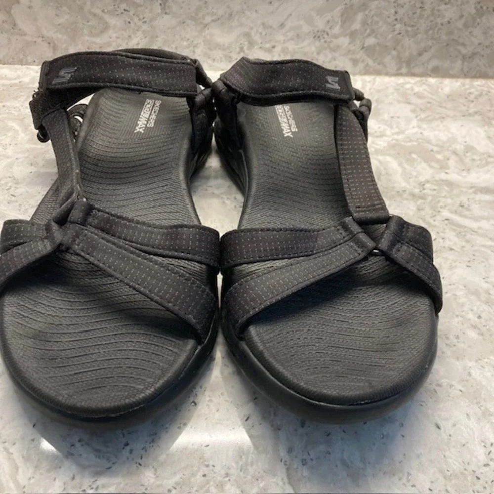 Skechers GOGA MAX Air Cooled  Sandals Women's  8